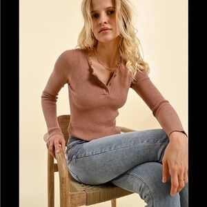 ❤️Molly Bracken Pink Henley Ribbed Metallic Fitted Sweater